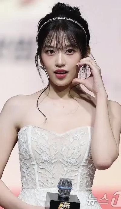 Yujin - shows boobs