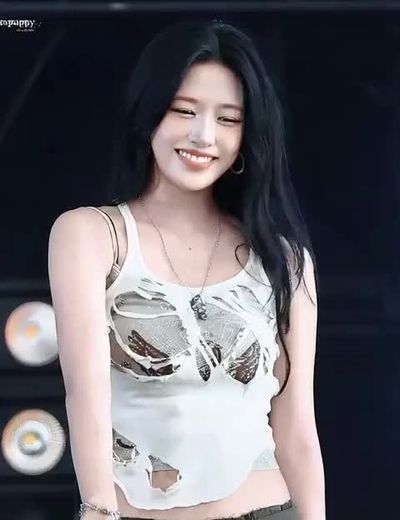 Yujin - naked