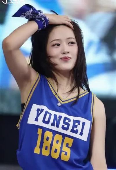 Yujin - naked