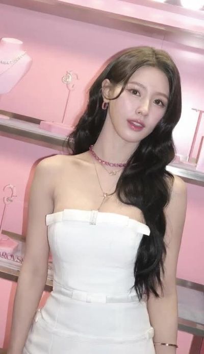 Miyeon - shows boobs