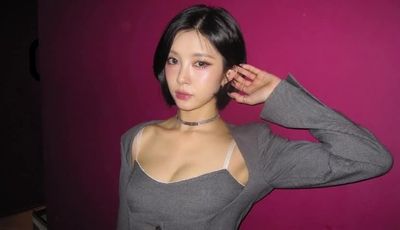 Dayeon - shows tits