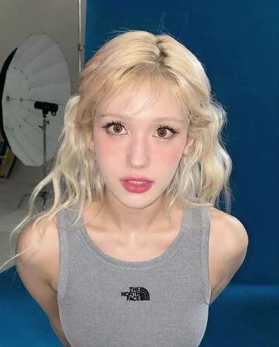 Somi - cum on face