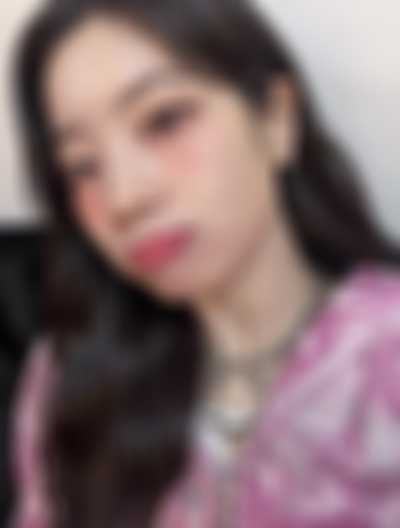 Dahyun - gives footjob