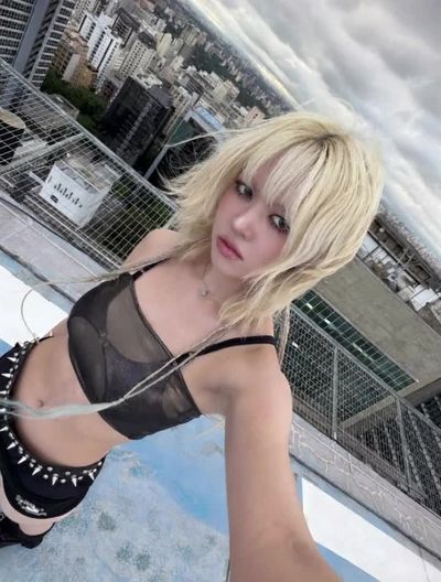 Lily - play with pussy