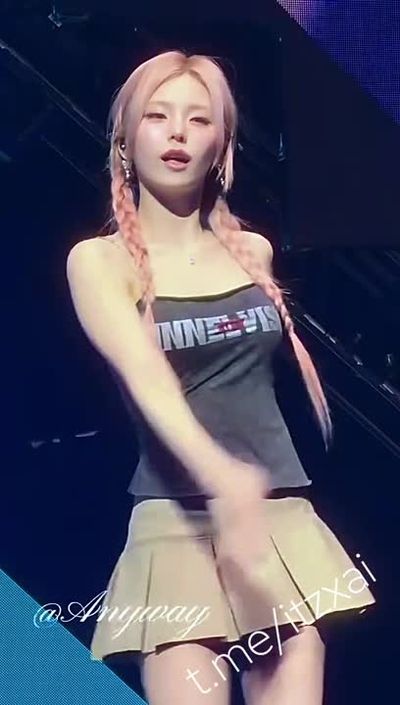 Yeji - shows boobs