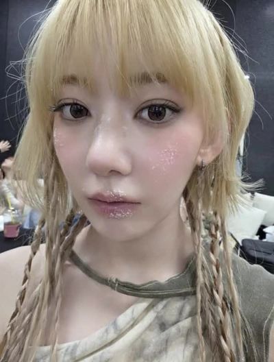 Sakura - gives handjob