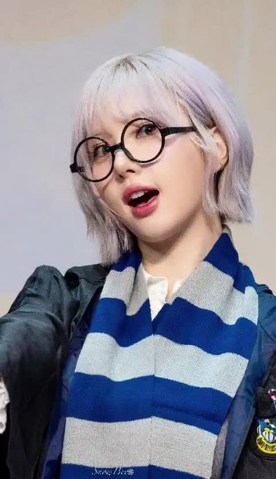 Eunha - shows tits