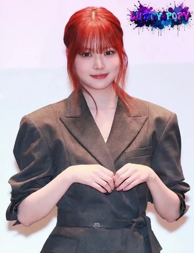 Eunchae - shows tits