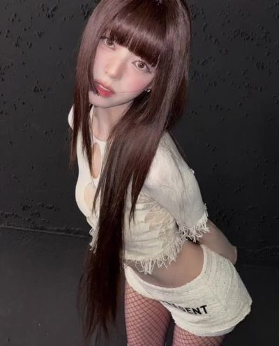Yuna - play with pussy