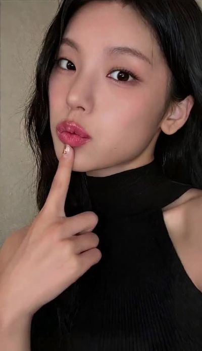 Yeji - sucking deep