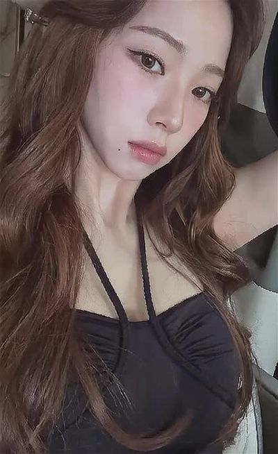 Karina - shows boobs
