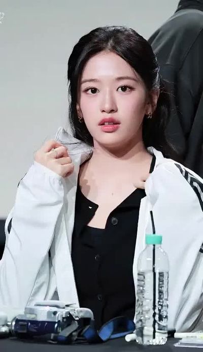 Yujin - shows boobs
