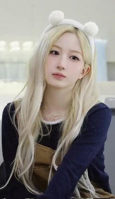 Haewon - shows tits