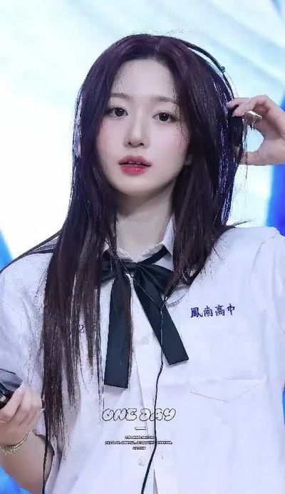 Haewon - shows tits