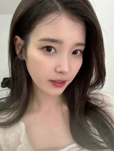 IU - threesome