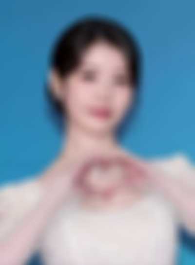 IU - titjob