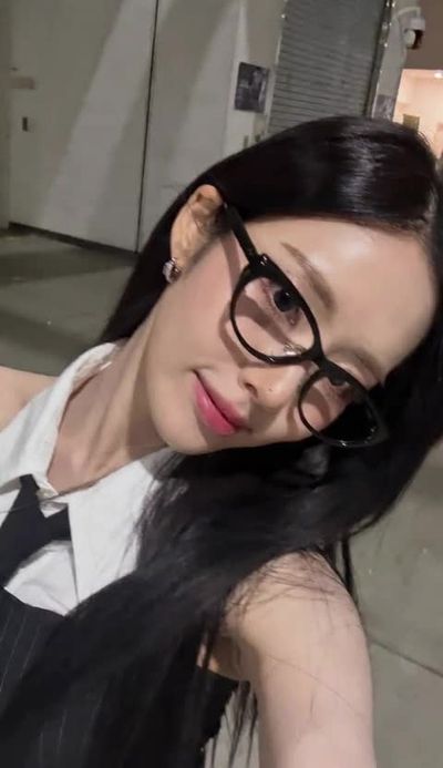 Jiwon - sucking deep