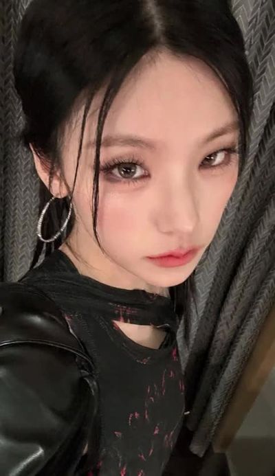 Yeji - sucking deep