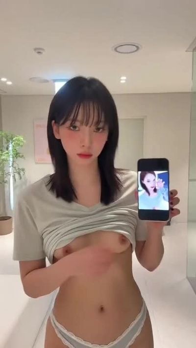 shows tits