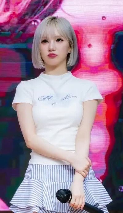 Eunha - shows tits