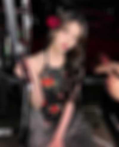 IU - titjob