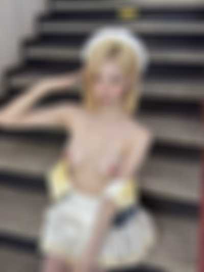 Jiwoo - shows tits