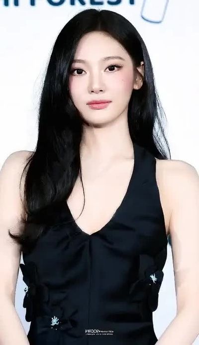 NingNing - shows tits