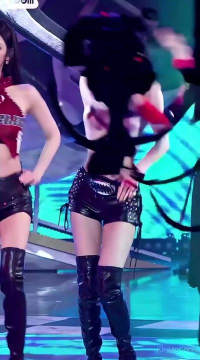 Winter - naked on stage