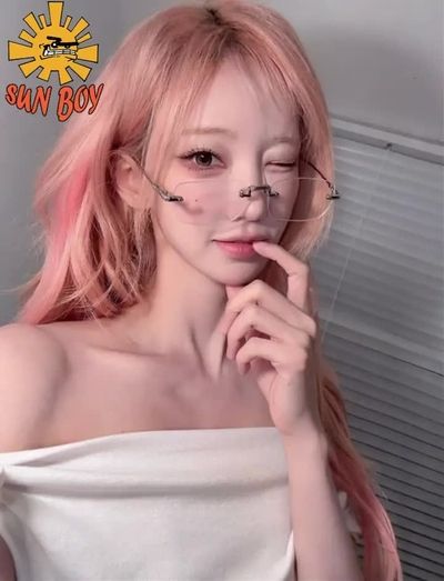 Magenta - naked