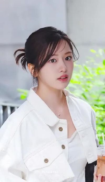 Yujin - shows tits