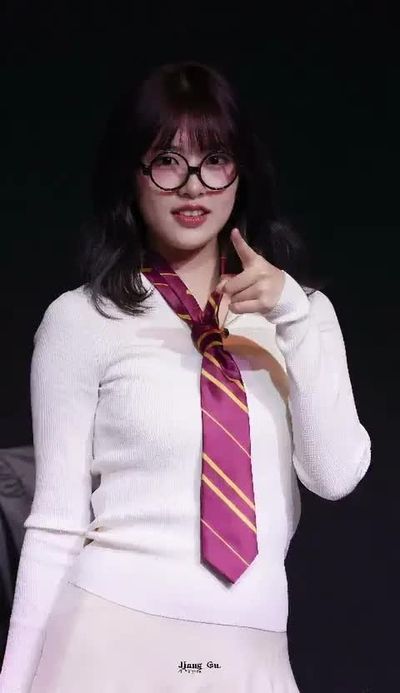 Yujin - shows tits