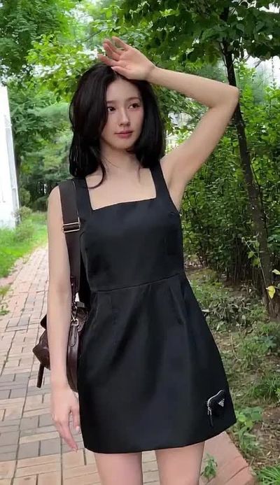Miyeon - shows tits