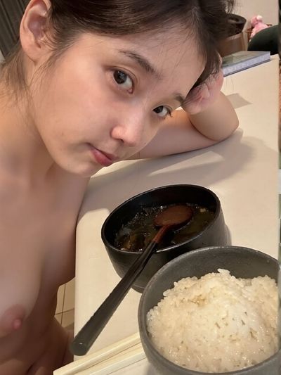 IU - naked