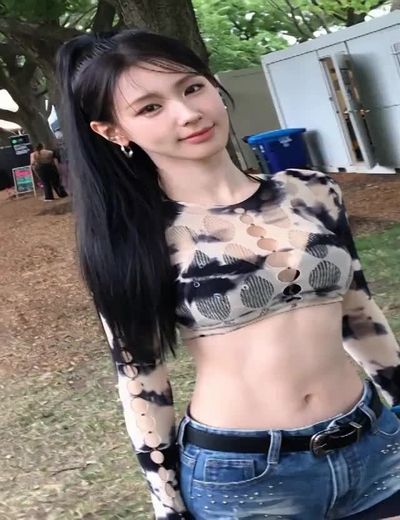 Miyeon - shows tits