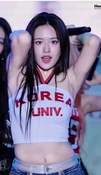 Yujin - naked on stage