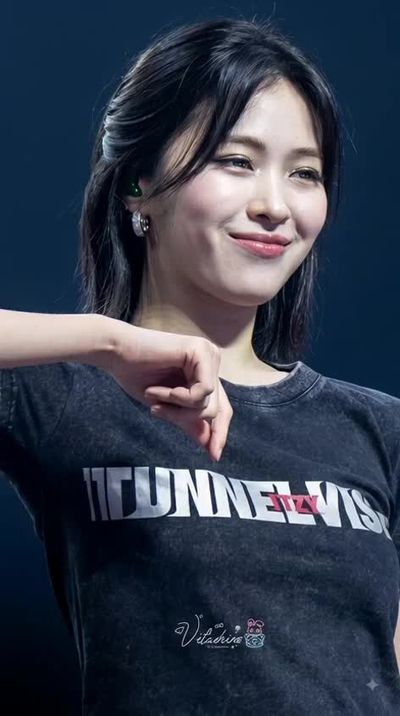 Ryujin - shows tits