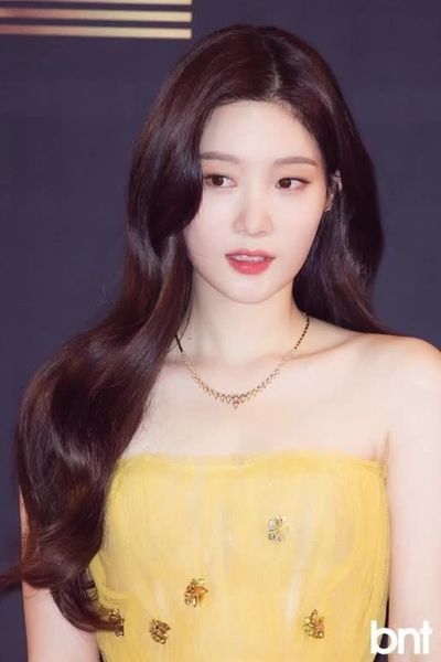 Chaeyeon - shows tits