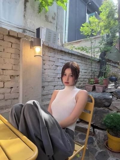 Hyewon - shows boobs
