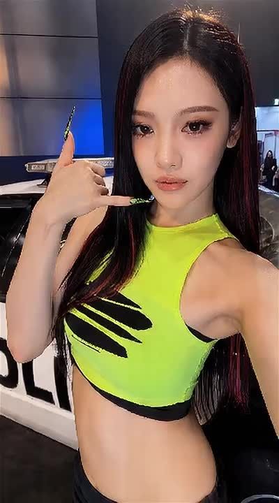 NingNing - shows tits