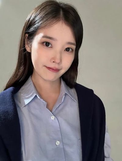 IU - riding on dick