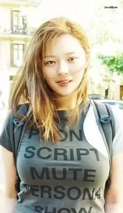 Jeongyeon - shows tits