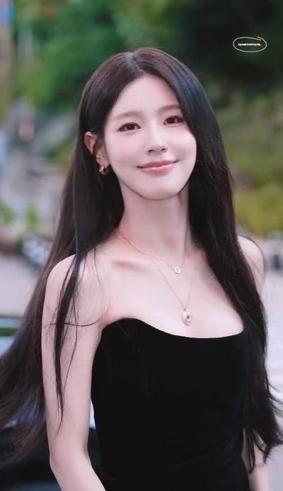 Miyeon - shows tits