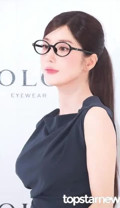 Eunbi - shows tits