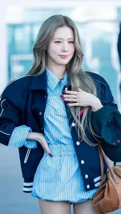 Miyeon - naked