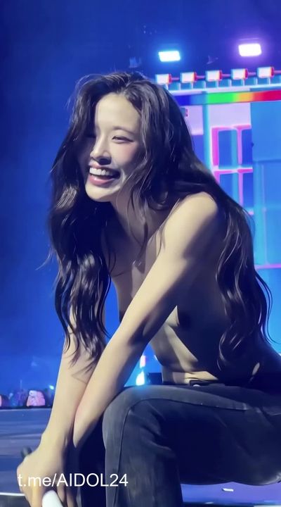 Yujin - public nude