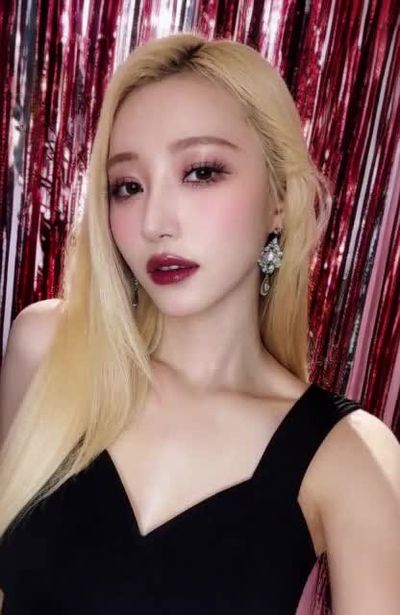SuA - nude