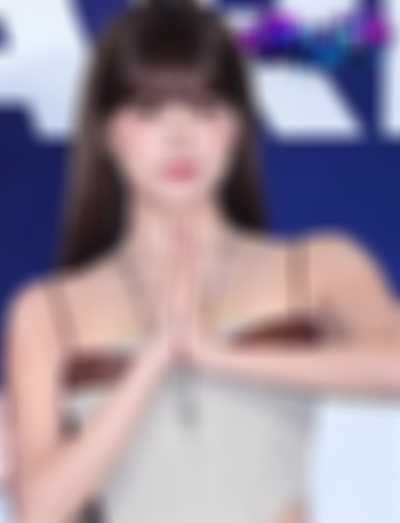 Eunchae - shows tits