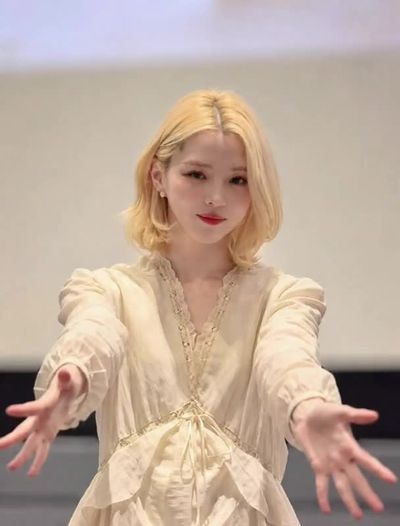 Han So Hee - sucking cock
