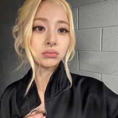 Yunjin - handjob