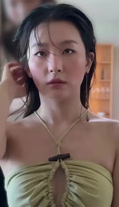 Seulgi - shows tits